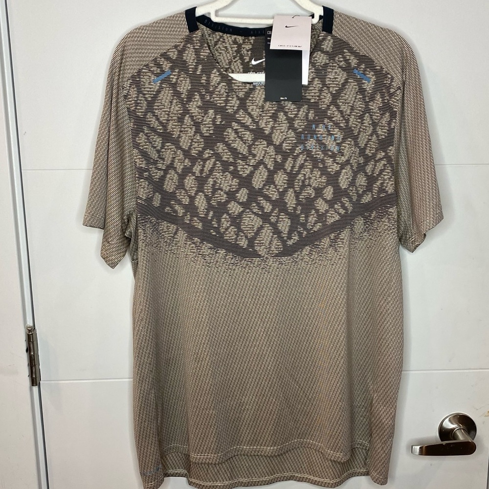 Nike Running Run Division Techknit Ultra T-Shirt In Stone-Neutral L